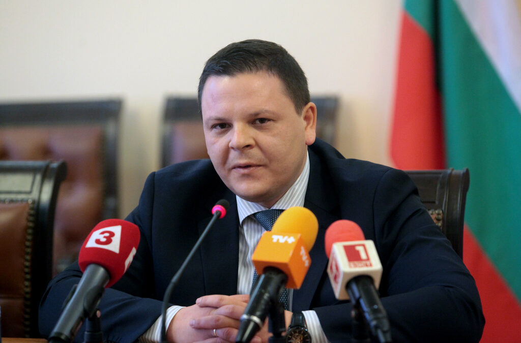 Любомир Хаджийски стана част от екипа на служебния министър на транспорта Христо Алексиев (на снимката).