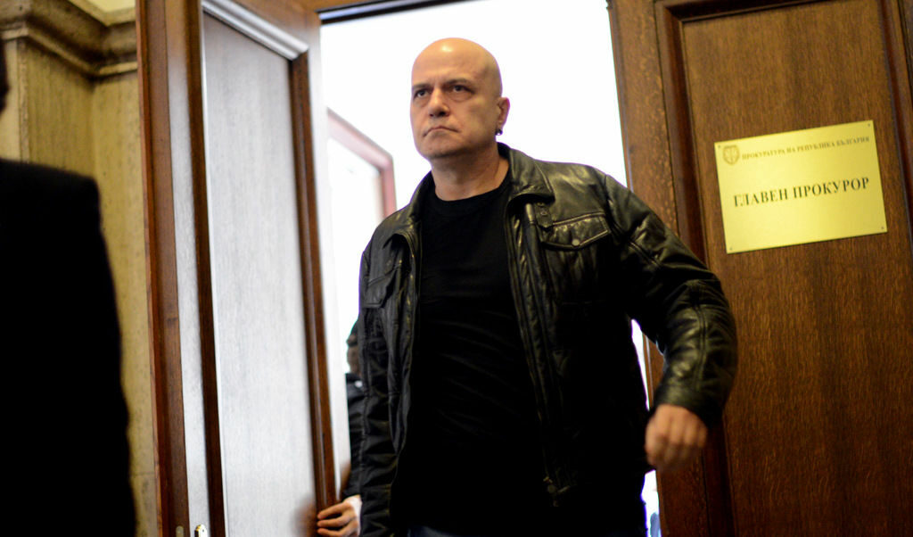 Съдът отмени решението на ЦИК, но референдумът не става задължителен
