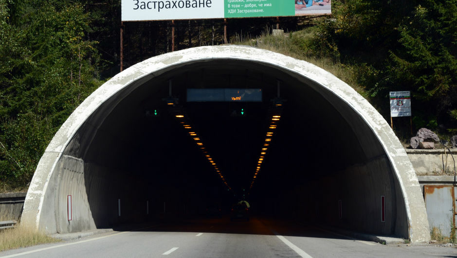 От утре движението през тунел "Витиня" ще се осъществява и през двете тръби От утре движението през тунел "Витиня" ще се осъществява и през двете тръби