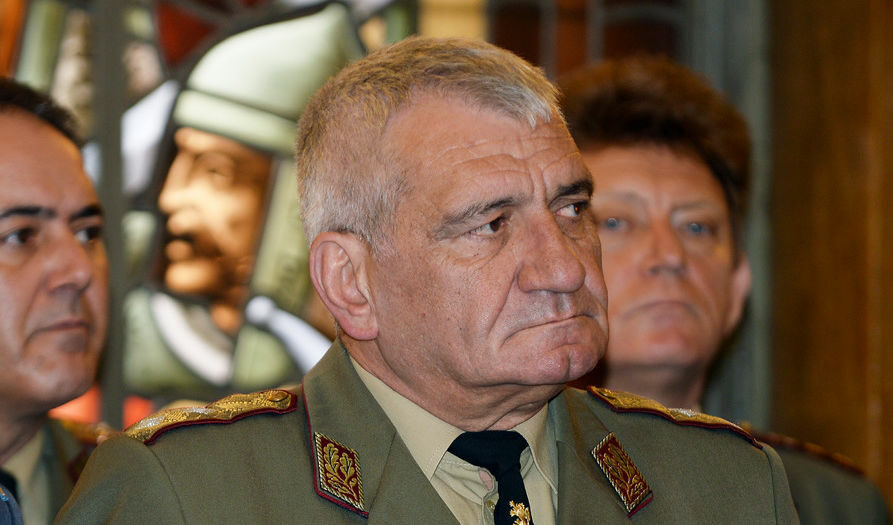 Кабинетът предлага командира на сухопътни войски за началник на отбраната