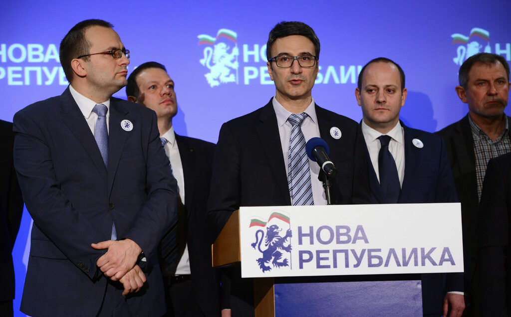 "Нова Република" сваля доверие от кмета на Белене заради прогонването на отец Кортези