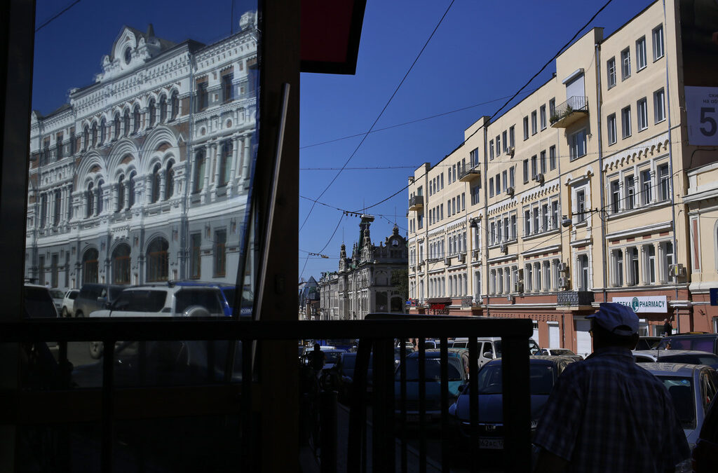 Владивосток е основен пункт, през който е възможно облекченото влизане на руска територия.