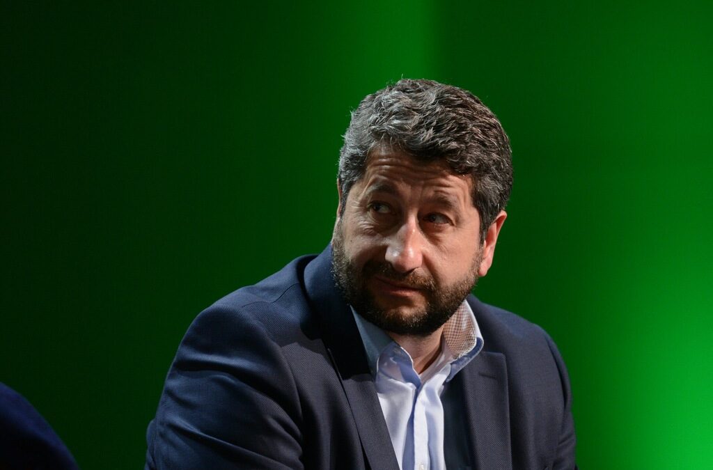 Председателят на "Да, България" Христо Иванов обяви преди няколко дни, че Пеевски е похарчил половин милион лева в кампания срещу новата партия.