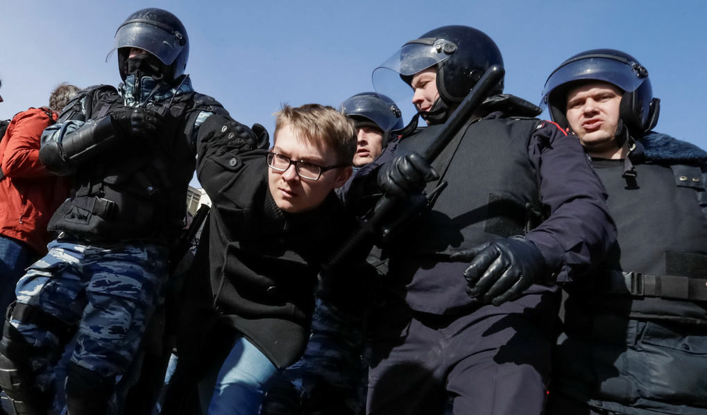 Стотици са арестувани в Русия в протести срещу корупицята Стотици са арестувани в Русия в протести срещу корупицята