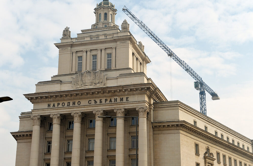 Списък на всички 240 депутати по райони и партии