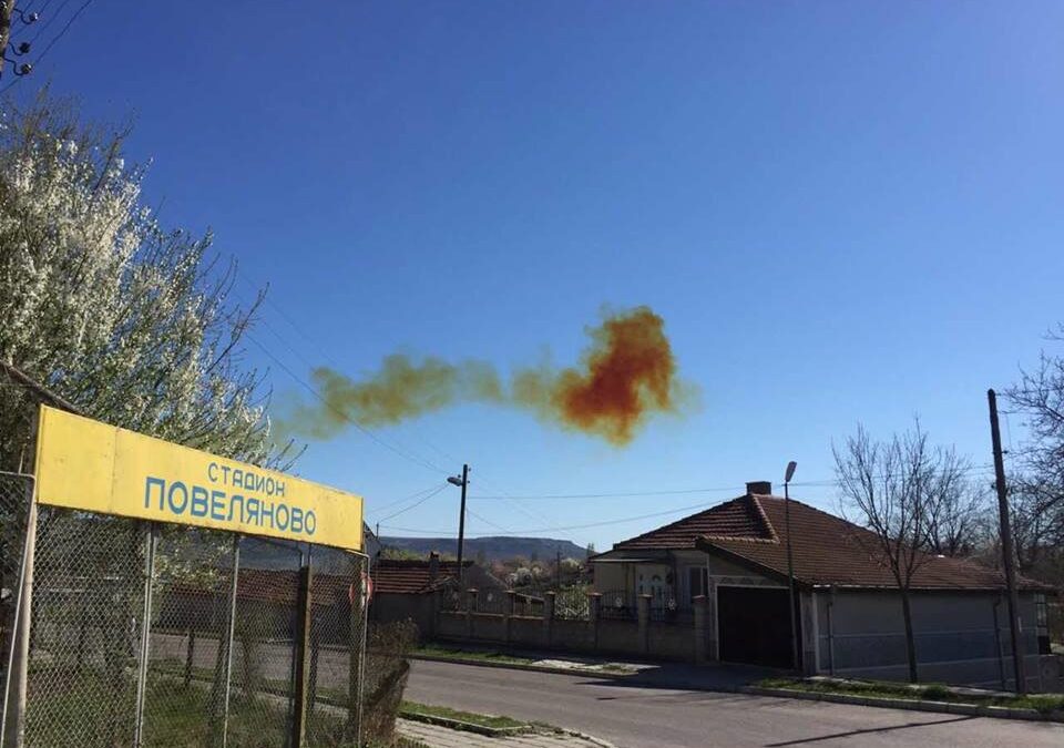 "Лисича опашка", изпусната от завод в Девня, разтревожи жителите на града (видео) "Лисича опашка", изпусната от завод в Девня, разтревожи жителите на града (видео)