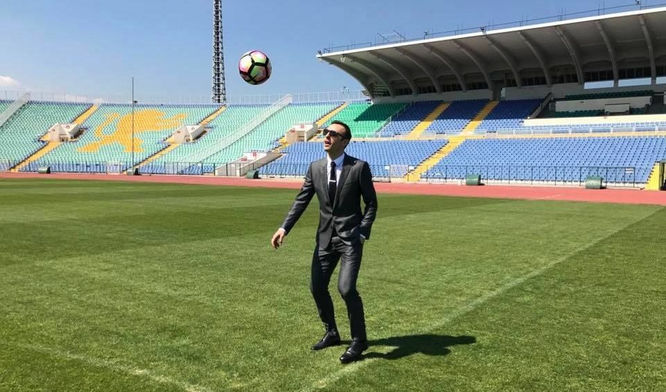 Димитър Бербатов и Фиго посрещат световни звезди в благотворителното си шоу в София Димитър Бербатов и Фиго посрещат световни звезди в благотворителното си шоу в София