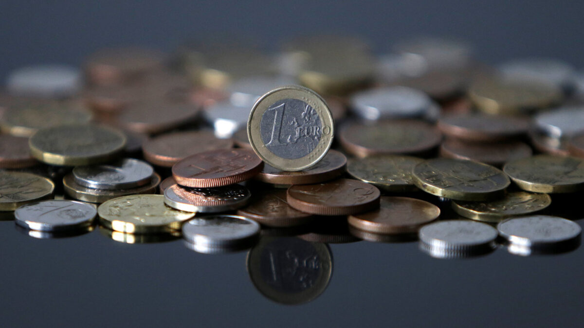 Делът на 19-те държави - членки на Еврозоната е 72.5%.