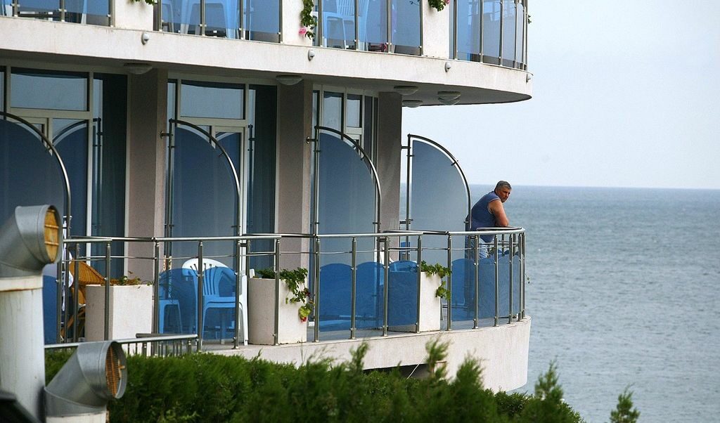 Едва 2% от работодателите в сферата на туризма търсят висшисти