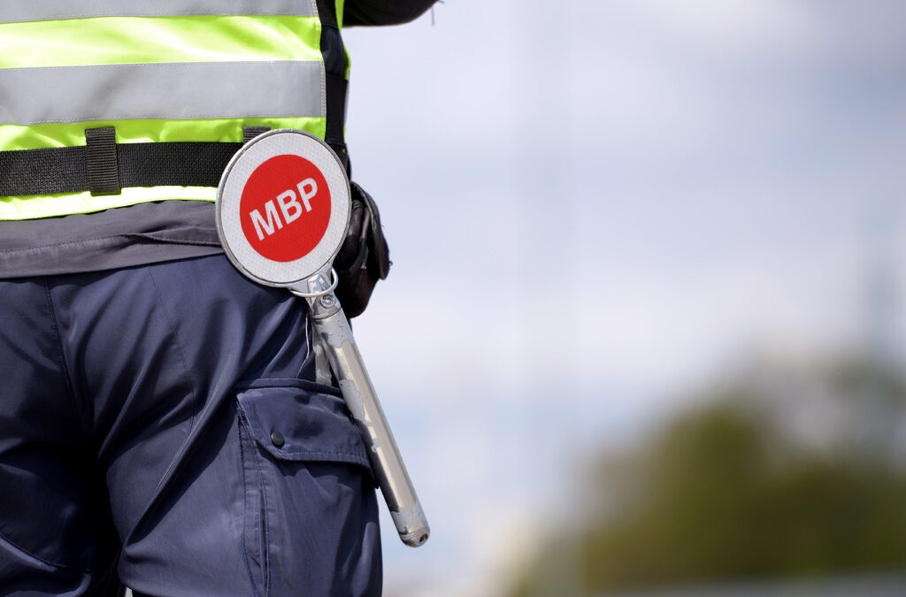 Депутатите приеха на първо четене премахването на знаците пред камерите на пътя Депутатите приеха на първо четене премахването на знаците пред камерите на пътя