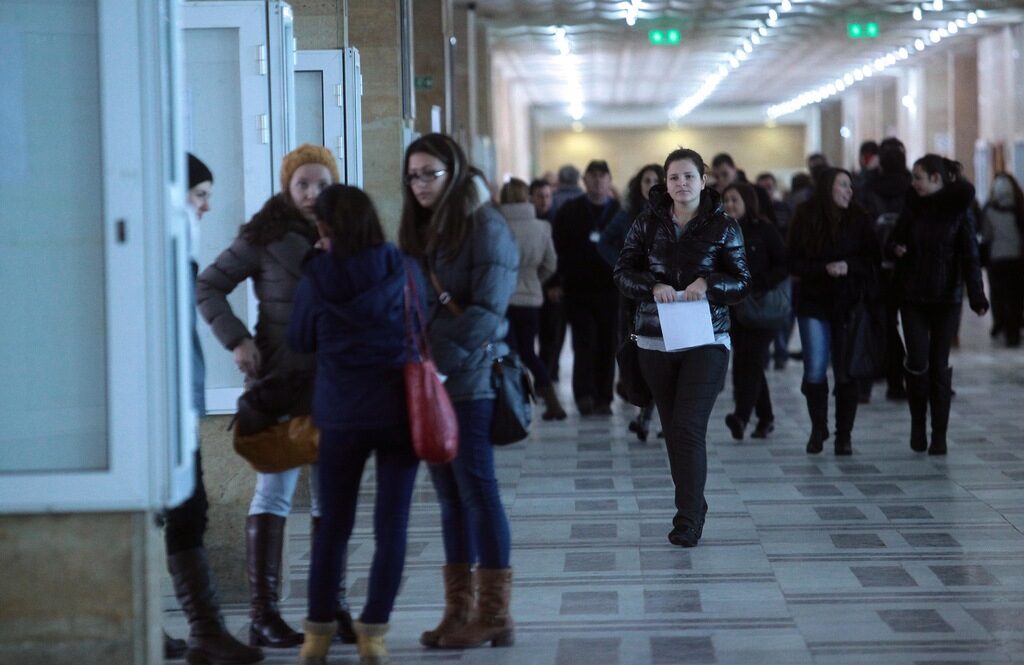 Без промяна остават таксите за студенти в 14 държавни висши училища, между които УНСС – София.