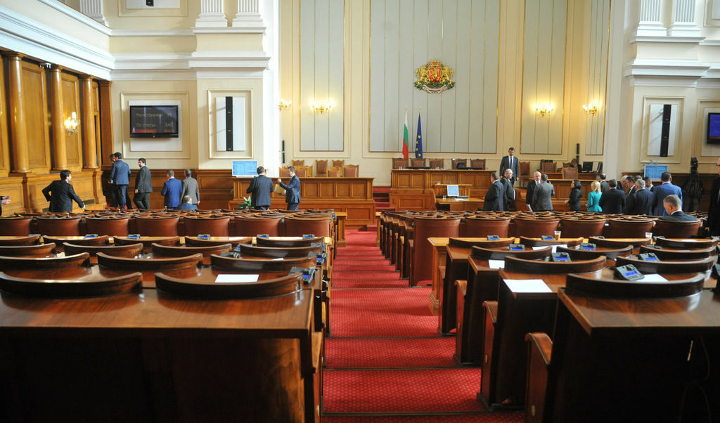 Рокадите в парламентарната група на ДПС продължават
