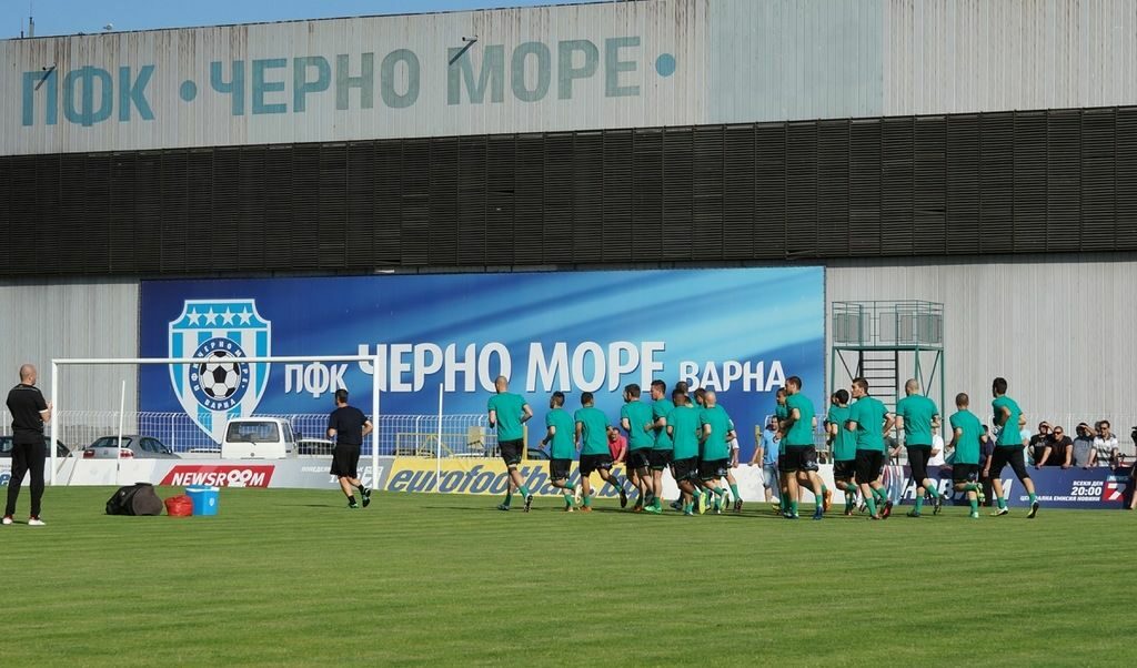 Кралев прехвърли топката към служебното правителство за забавения ремонт на стадион "Тича" Кралев прехвърли топката към служебното правителство за забавения ремонт на стадион "Тича"