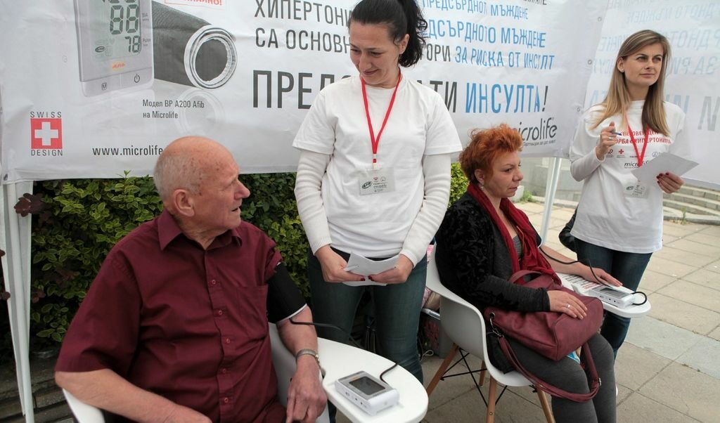 Кадър от кампанията за безплатно измерване на кръвното в София в Световния ден на хипертонията (17 май)