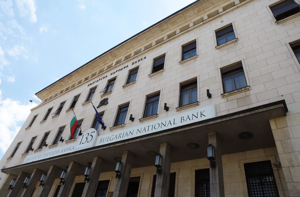 Депозитите на домакинствата възлизат на 45.635 млрд. лв. в края на миналия месец, а увеличението им се забавя до 5.5% при 6.4% годишно през март, сочат данните на Българската народна банка.