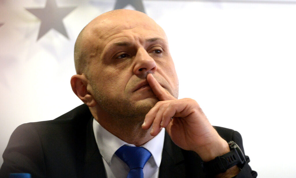 Кабинетът има план да забърза административното обслужване, първите мерки ще са в КАТ