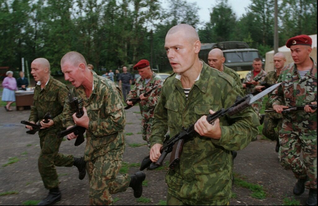 Частната военна компания "Вагнер" набира много от хората си сред бивши командоси от армията или спецчастите на вътрешното министерство. Частната военна компания "Вагнер" набира много от хората си сред бивши командоси от армията или спецчастите на вътрешното министерство.