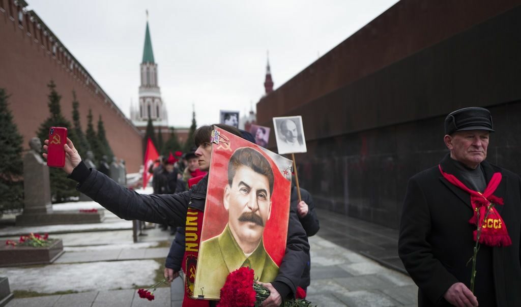 Сталин изпревари Путин и Пушкин в руска класация на най-великите личности