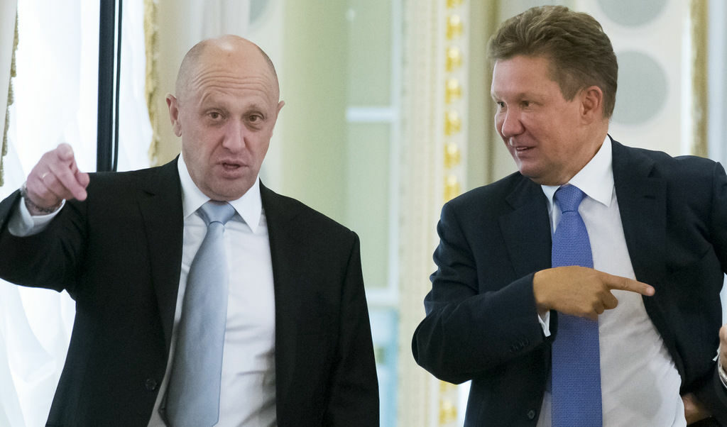 "Главният готвач" на президента Путин, бизнесменът Евгений Пригожин (вляво) с шефа на енергийния гигант "Газпром" Алексей Милер.