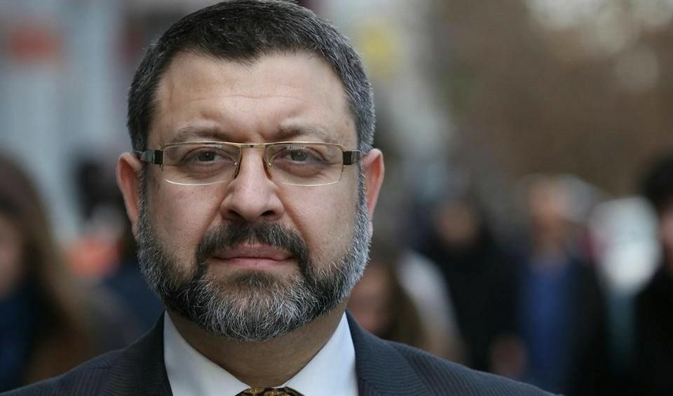 Зам.-главният мюфтия отрече да е заплашвал обвинените за нападението над дъщерите му Зам.-главният мюфтия отрече да е заплашвал обвинените за нападението над дъщерите му