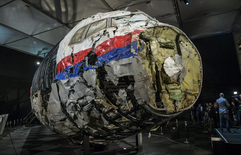 Още през 2015г. предварителният технически доклад снигна до заключение, че самолетът е свален със зенитна ракета "Бук".