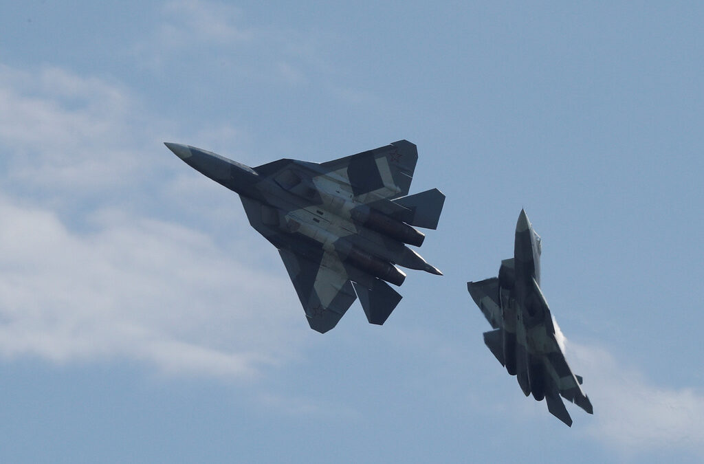 Русия тепърва трябва да произведе достатъчно самолети Су-57 за собствената си бойна авиация, но вече преговаря за продаването му в чужбина.