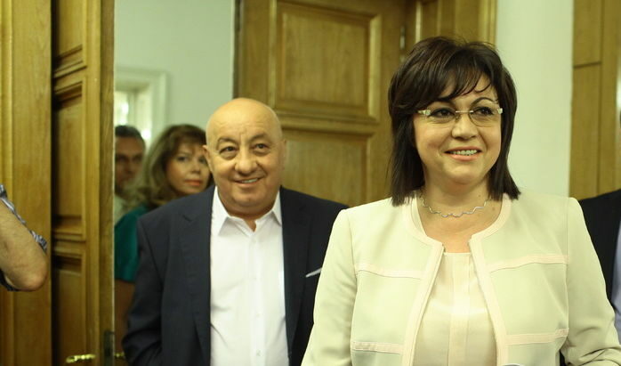 Нинова отрече да е предлагала компенсация на Георги Гергов заради "ЦУМ-гейт"