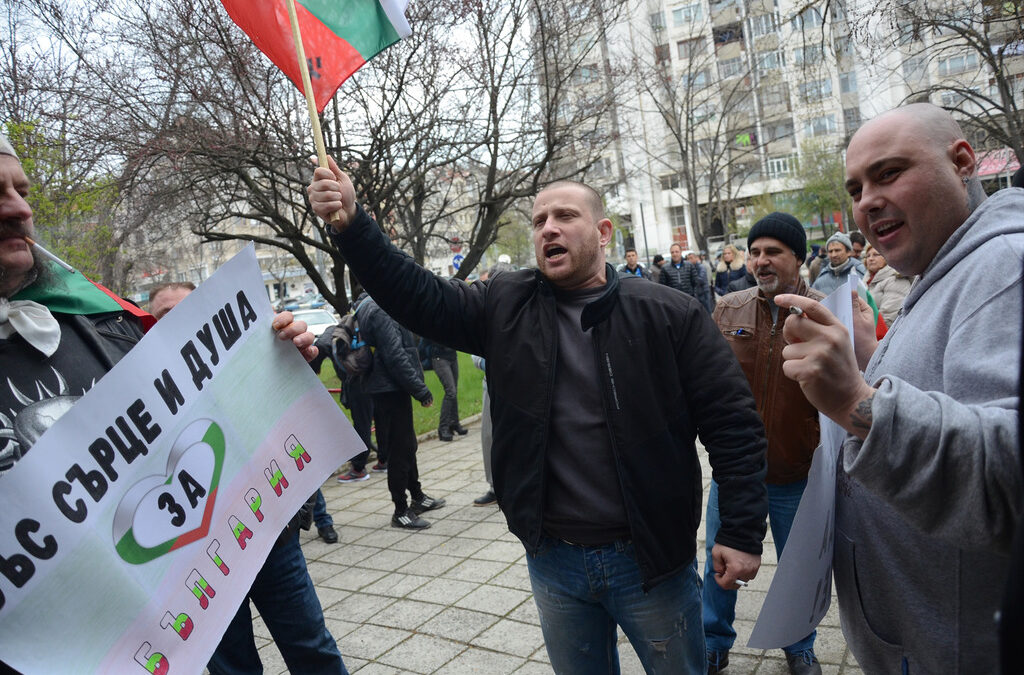 Динко Вълев се прочу с това, че по своя инициатива задържа бежанци на границата.