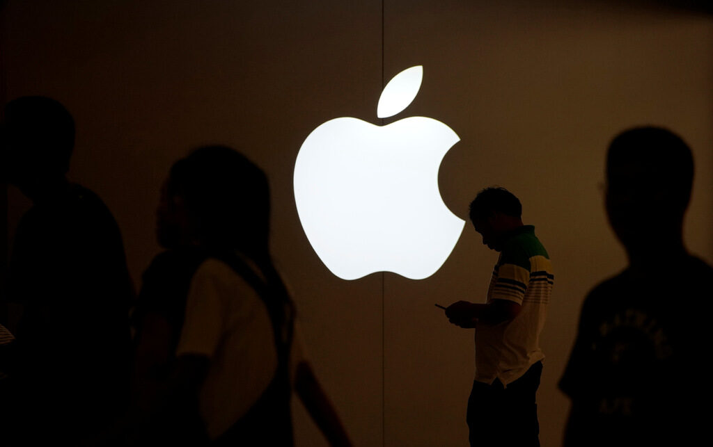 Съживените продажби на iPhone и iPad подкрепиха акциите на Apple
