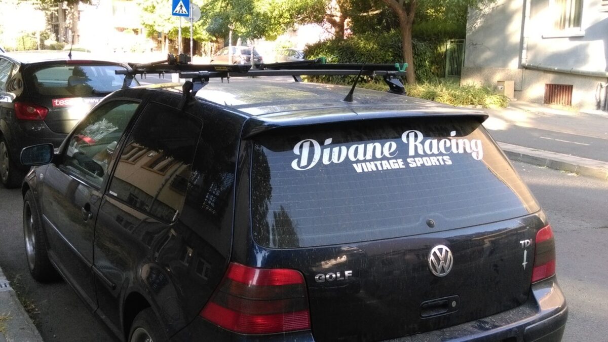 Внимание! Диванета на пътя:)