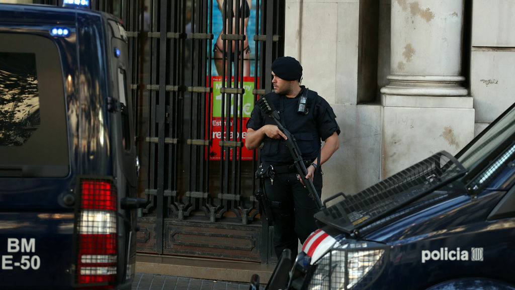Четиримата заподозрени за атентатите в Испания бяха обвинени в три престъпления Четиримата заподозрени за атентатите в Испания бяха обвинени в три престъпления