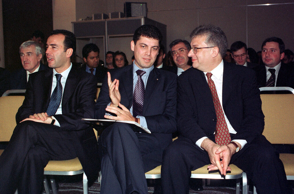 Калин Митрев с Милен Вечлев и Иван Искров през 2003г., малко след като правителството на Симеон Сакскобургготски го назначи за първия му мандат като български представител в ЕБВР в Лондон, продължил повече от 7 години.