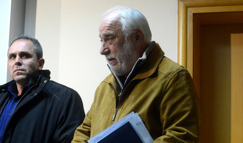 Емилиян Гебрев (вдясно) съобщи, че КТБ и в по-малка степен ПИБ са финансирали оръжейните заводи заради рестрикции, налагани на банките с чуждестранно участие от банките -майки. Сега тази роля била поета от ПИБ