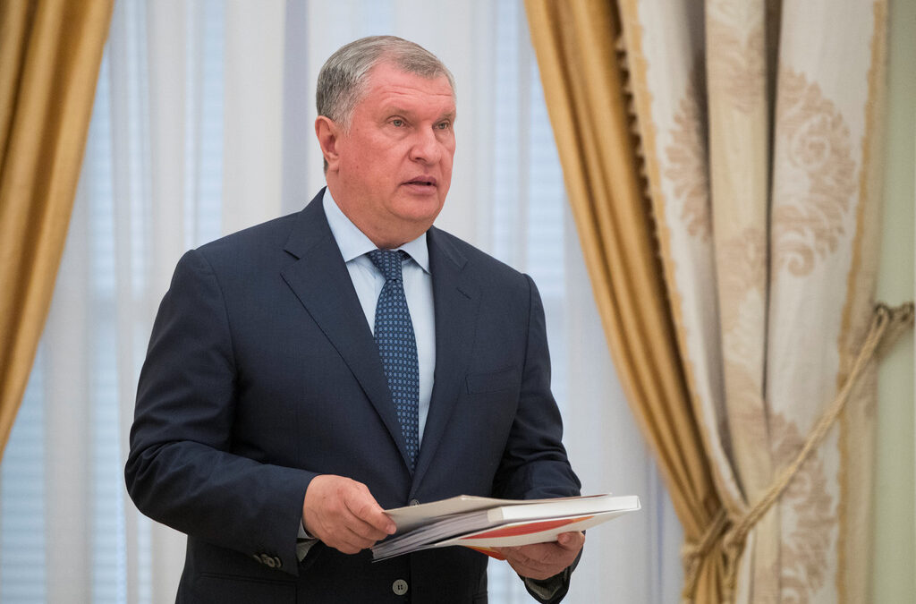 Изпълнителният директор на "Роснефт" Игор Сечин. Очакваше се сделката на "Роснефт" с китайската компания да бъде финализирана до няколко месеца, но евентуалното разследване ще я забави.