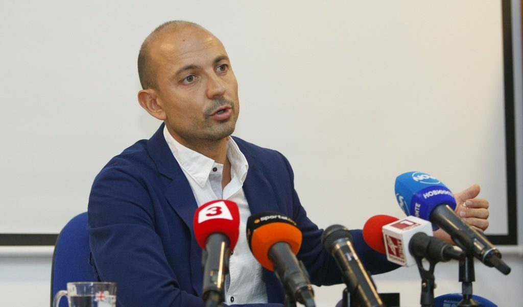 "Левски" пита Станислав Ангелов кой е собственик на школата на стадион "Раковски" "Левски" пита Станислав Ангелов кой е собственик на школата на стадион "Раковски"
