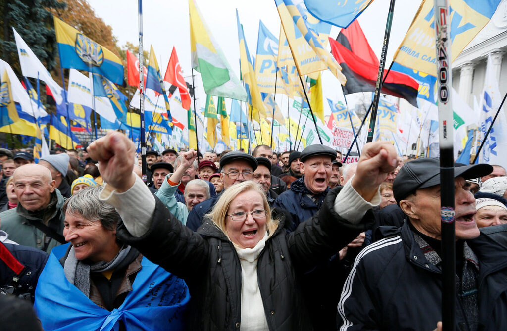Хиляди протестираха в Украйна с искане на нов антикорупционен закон