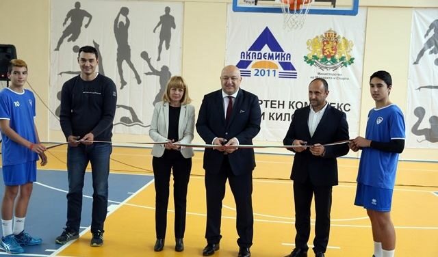 Модернизираният спортен комплекс "Академика" беше открит с амбиция да създава шампиони