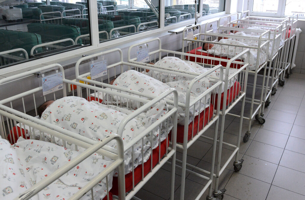 Българчетата, родени в чужбина, ще имат и бащино име в акта за раждане Българчетата, родени в чужбина, ще имат и бащино име в акта за раждане