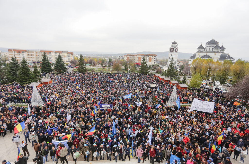 Хиляди румънци от "Дачия" протестираха срещу увеличаване на социалните осигуровки