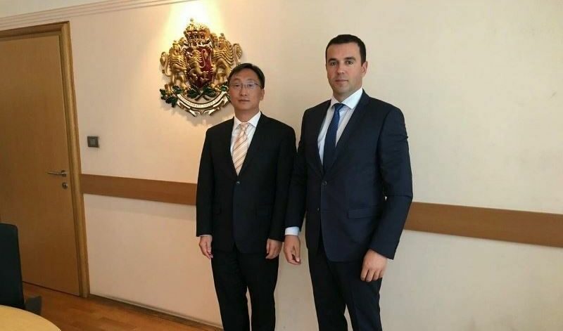 Кадър от срещата на главния секретар на Министерството на икономиката Владимир Туджаров с изпълнителния вицепрезидент на China Investment Corporation Лиу Дзун.