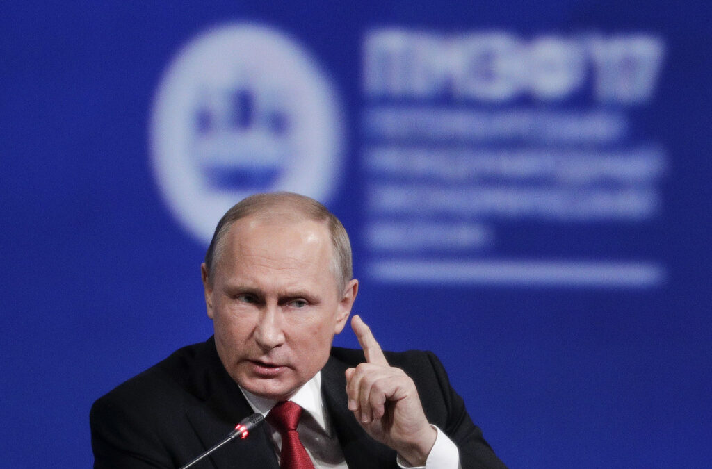 Путин говори на икономическия форум в Санкт Петербург.