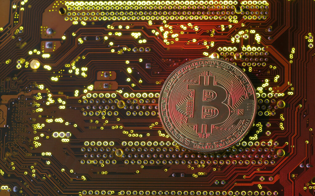 Биткойнът премина прага от 11 000 долара