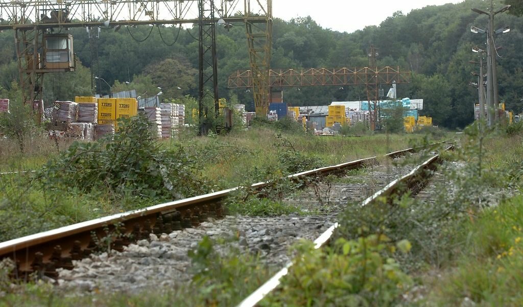 Част от парцела, върху който се намира бившата гара "Пионер".