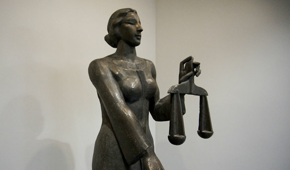 Българка съди Столичната община, защото не признава брака й с жена Българка съди Столичната община, защото не признава брака й с жена