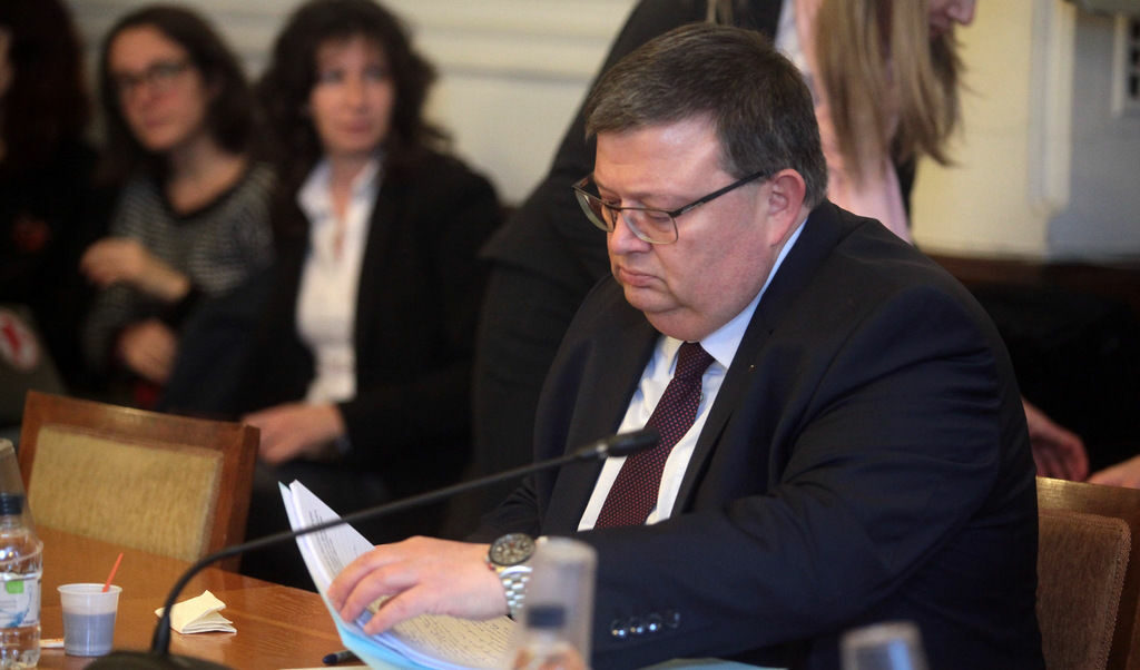 Цацаров отново обвини съда за липса на резултат от борба с корупцията