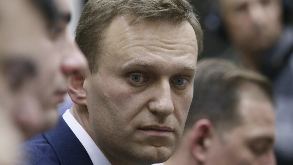 Алексей Навални вчера внесе документите си да участие в президентските избори. Алексей Навални вчера внесе документите си да участие в президентските избори.