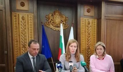 Еврокомисар на почивка в Банско приветства решението за Пирин