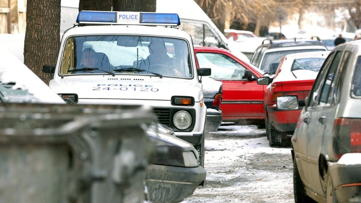 При свада на две компании джип мерцедес блъснал полицейска кола