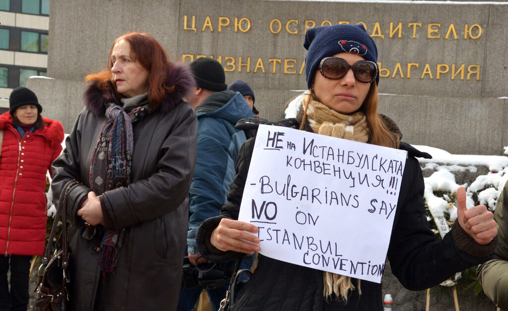 Снимката е от протеста против Истанбулската конвенция на 23 януари пред Народното събрание