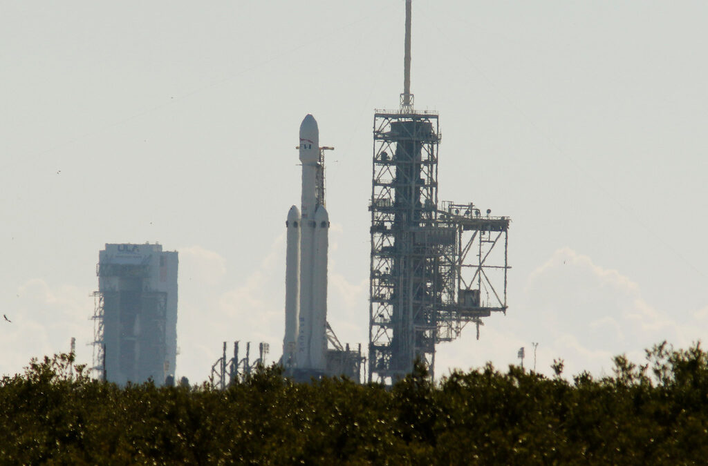 SpaceX ще опита днес да изстреля мощната ракета Falcon Heavy